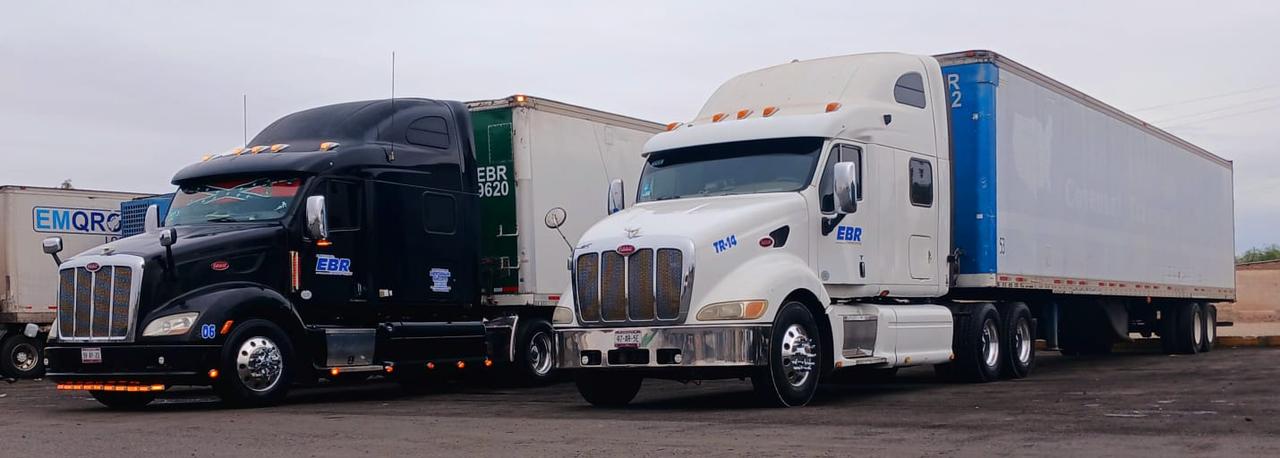 Unidad de carga EBR Transporte operando en ruta federal