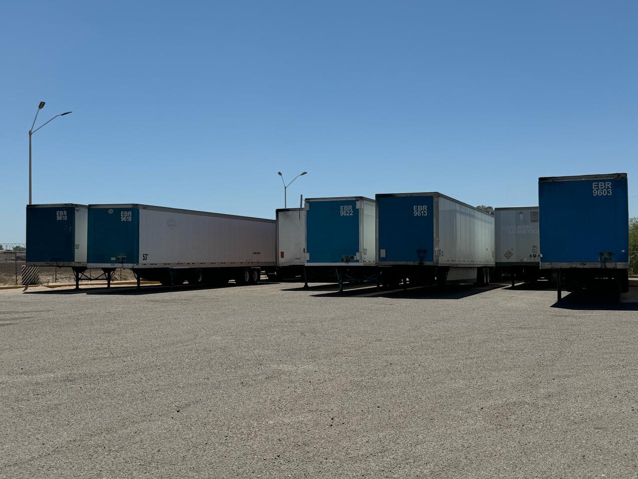 Unidad de carga EBR Transporte operando en ruta federal